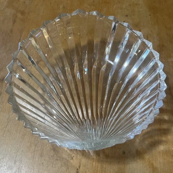 Elegant Platano 9" Crystal Bowl-Seashell Design by Villeroy & Boch - Picture 1 of 8